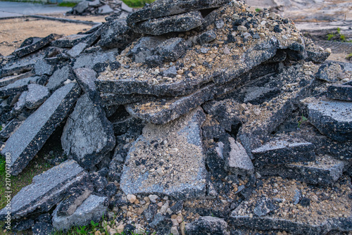 Cuadro en lienzo broken asphalt road debris pile
