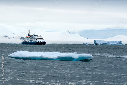 Quadro su tela Antarctica, Antarctic Peninsula, near Yalour Island