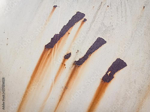 Bild auf Leinwand Close up of rusty scratched painted metal surface background with weathered iron