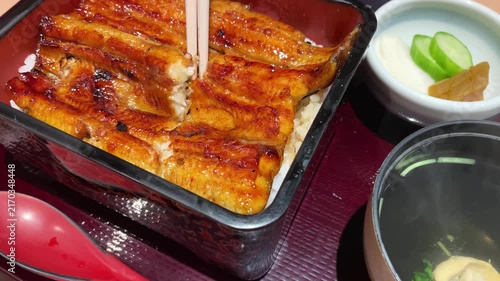 ふっくら焼きたての鰻蒲焼き　うな重