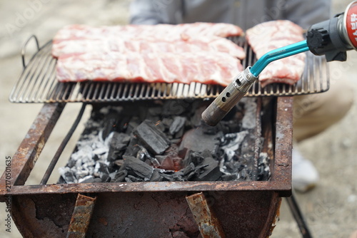 Foto Lighting Charcoal Torch Raw Ribs