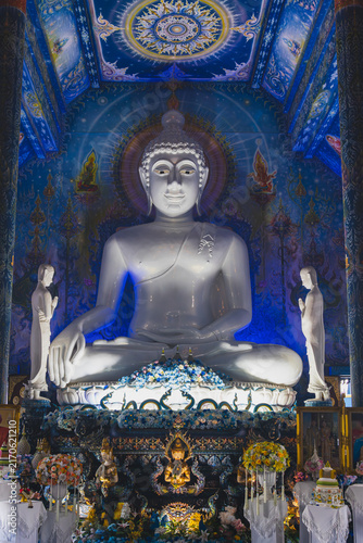 Canvas Print Giant White Seated Buddha Statue Surrounded by Intricate Blue Murals Inside Wat