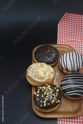 Fotografie donuts all variant in wood