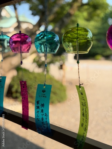 Bild auf Leinwand Colorful glass wind chimes hanging garden