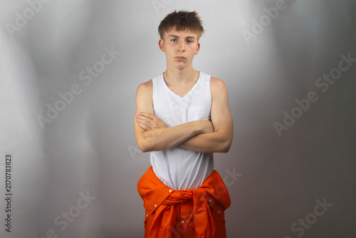 Foto Teenage Prisoner in Orange Jumpsuit
