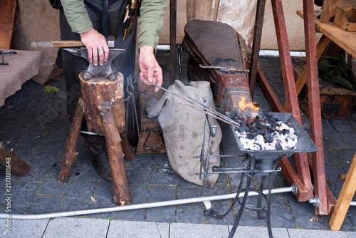 Fotografía Medieval Blacksmith Working with Hot Iron at Outdoor Forge