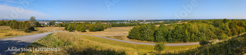 фотографія Der Kronsberg am südöstlichen Stadtrand von Hannover bietet auf einem sechs Kilometer
langen Hügelrücken viel Natur, weite Spazierwege und einen fantastischen Blick über die Stadt