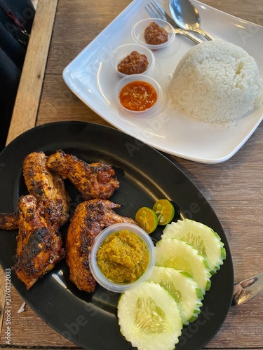 Fotografía Indonesian Grilled Chicken with Rice and Assorted Sambal Chili Paste
