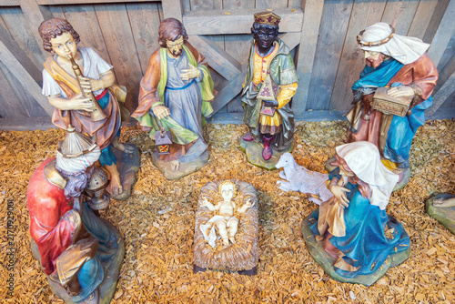 Cuadro en lienzo Nativity scene with Christ Child, Mary, Three Wise Men and shepherds