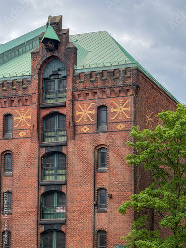 Obraz na płótnie Historic Red Brick Industrial Building with Green Copper Roof in Hamburg