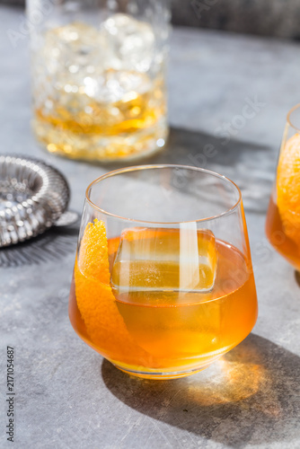Fotografie Boozy Refreshing Bourbon Old Fashioned Cocktail