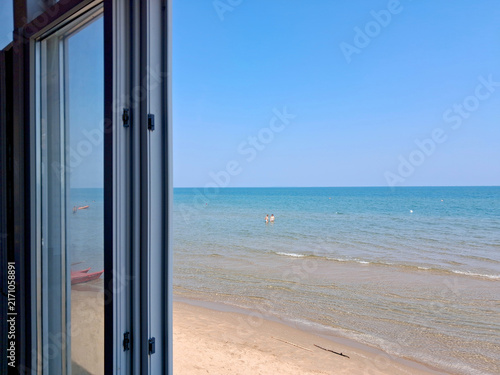 Konstfotografi Una finestra sul mare in una giornata di estate - vacanze estive