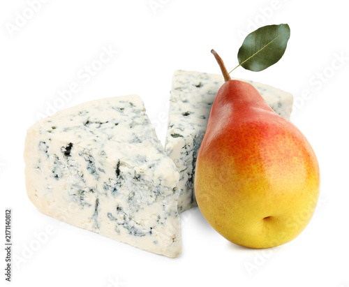 Bild auf Leinwand Fresh pear and blue cheese isolated on white. Flavor combination