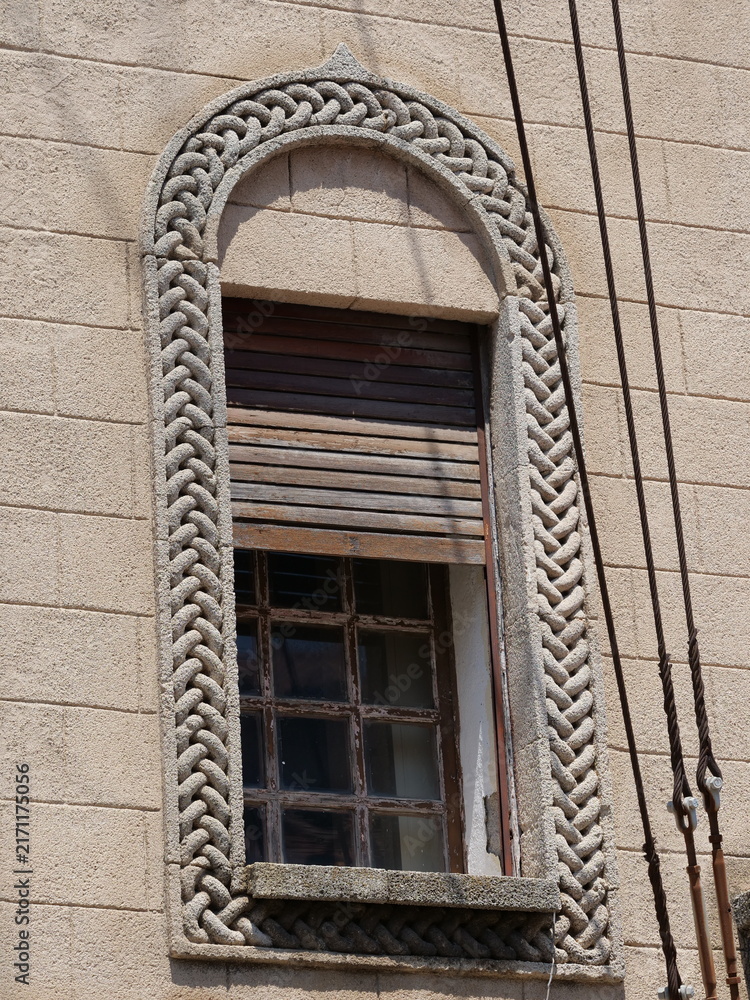 Fototapeta premium Neo-Byzantine stone arch window decoration on an old building