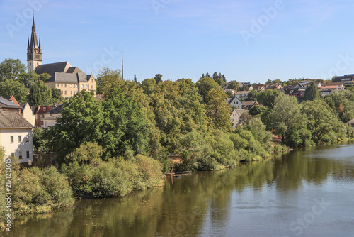 Sommer an der Lahn, Blick von der Marmorbrücke auf Villmar
