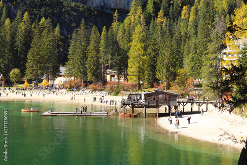 Quadro su tela Scenic view of Lake Braies in the Italian Dolomites with emerald water, wooden boats, forested mountains and autumn colors, peaceful alpine landscape and famous travel destination