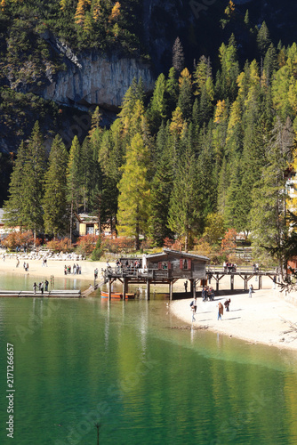 Cuadro en lienzo Scenic view of Lake Braies in the Italian Dolomites with emerald water, wooden boats, forested mountains and autumn colors, peaceful alpine landscape and famous travel destination