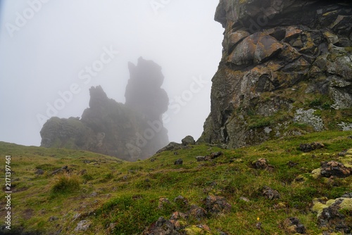 Foto The Londrangar are a pair of rock pinnacles in Iceland
