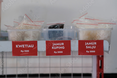 Фотография Close-up of packaged noodles and mushroom ingredients stored in plastic ziplock