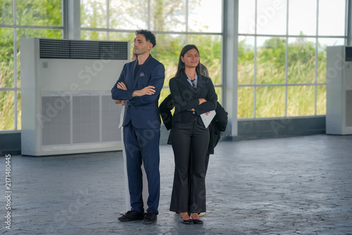 Foto Businesswoman businessman suit office warehouse leadership confidence teamwork,