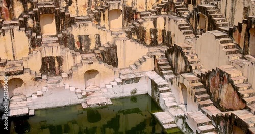 Panning over the ancient Panna Meena ka Kund stepwell in Jaipur