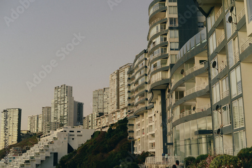 фотографія Densely packed modern apartments on a hillside