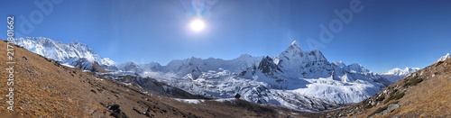 Fotografie Panoramic View of Himalayan Mountain Range with Ama Dablam Peak in Nepal