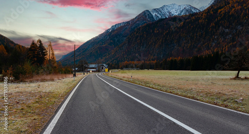 Fotografie The scenic  mountain road in alpine countryside with colorful autumn trees and s