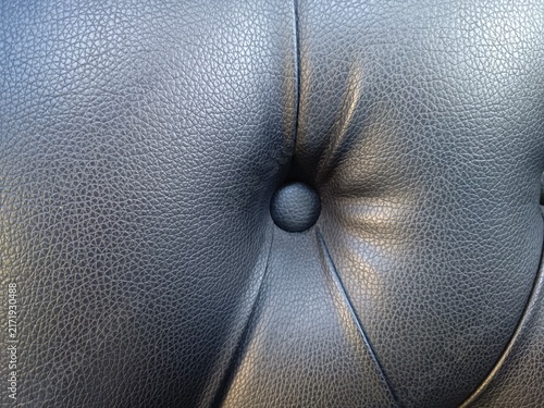 Canvas Print Leather seats offer key advantages such as an elegant appearance, exceptional durability, and ease of cleaning