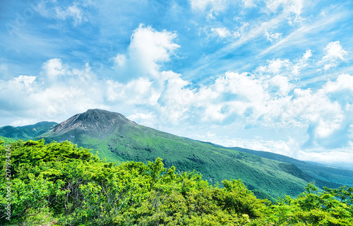 栃木県那須郡那須町　南月山から見る茶臼岳の風景