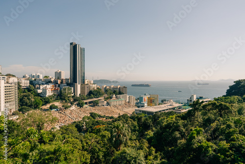 Fotografie Victoria Coast residential complex in Pok Fu Lam on Hong Kong Island, featuring modern high-rise residential architecture in a densely developed urban setting - 27 August 2026