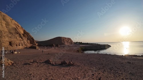 Amanecer en el templo de Ramses II en Abu Simbel, Egipto	