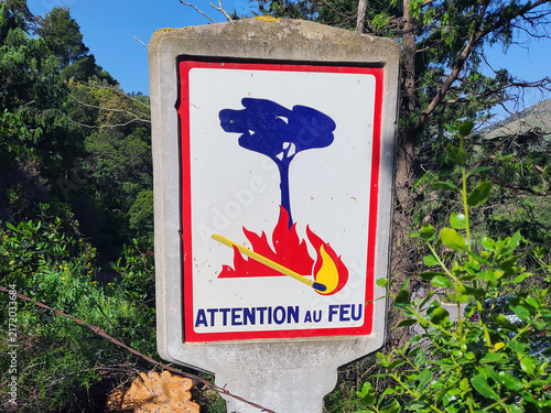 Fotografie Attention au feu