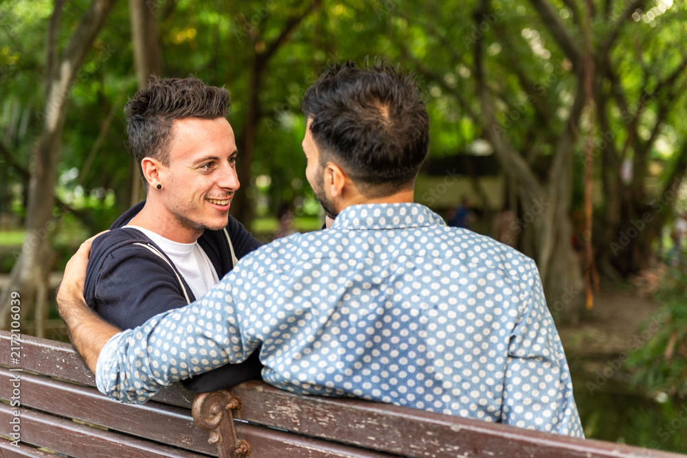 Naklejka premium Couple enjoying park bench photo