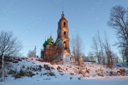 Foto View of the ancient Church of the Saviour of the Uncreated Image on a January evening