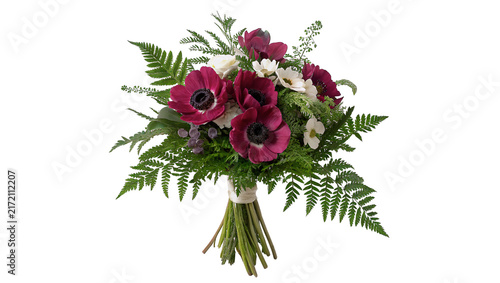 Foto Beautiful dark red anemone flower bouquet with fern leaves isolated on transpare