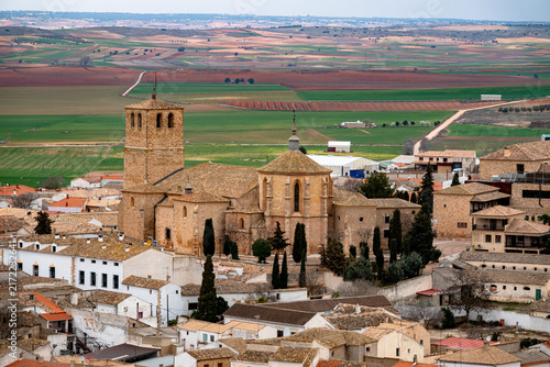 Konstfotografi Historic Collegiate Church of San Bartolomé in Belmonte surrounded by traditiona