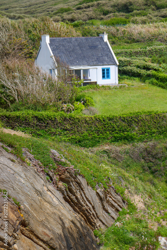 Petite maison bretonne dans la lande