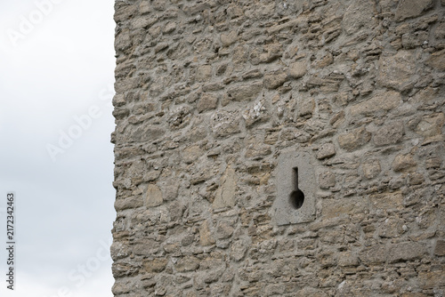 Quadro su tela View of the arrow slit in the castle wall from the outside.