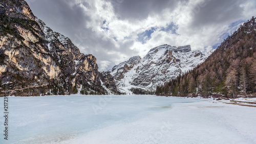 Obraz na plátně Lake Braies (Pragser See) in South Tyrol in winter, view of snowy mountain and Lake, Snow-covered Pragser Wildsee surrounded by steep, rocky mountains