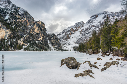 Konstfotografi Lake Braies (Pragser See) in South Tyrol in winter, view of snowy mountain and Lake, Snow-covered Pragser Wildsee surrounded by steep, rocky mountains