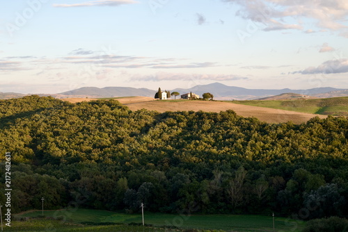 Obraz na plátne Panoramic landscape of Vitaleta Chapel on rolling hills in Val d'Orcia Tuscany I
