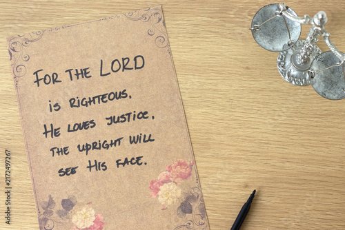 Canvastavla Handwritten quote for the LORD's righteousness and justice on rustic paper with balance scales
