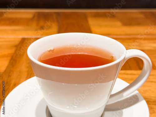 Fototapeta 日本産の紅茶のクローズアップ。和紅茶が入ったティーカップ。