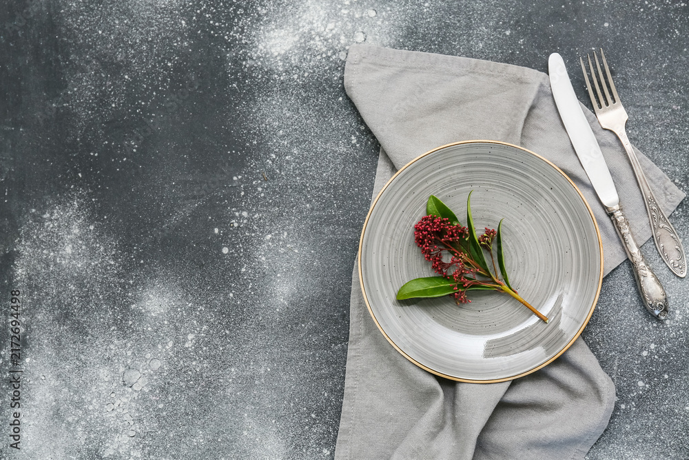 Naklejka premium Beautiful table setting with skimmia japonica plant on dark background