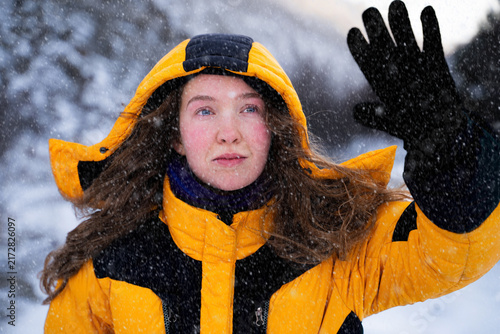 Quadro su tela Female mountaineer making her way through strong wind and snowfall during a winter ascent in the mountains