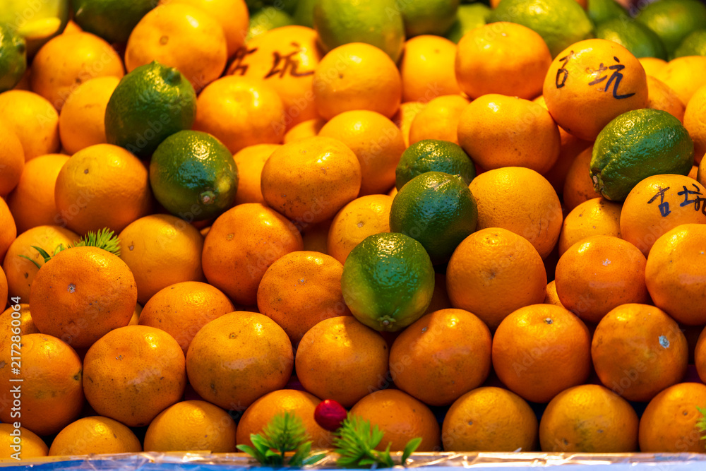 Fototapeta premium Citrus Fruit Display at Dihua Street Market