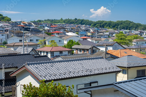 東京都日野市の高台から見下ろす郊外の住宅街
