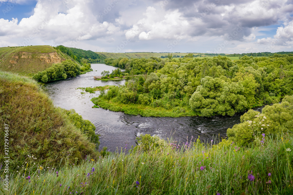 Fototapeta premium Summer panorama of the Krasivaya Mecha River near Ishutinskaya Mountain, Tula region of Russia