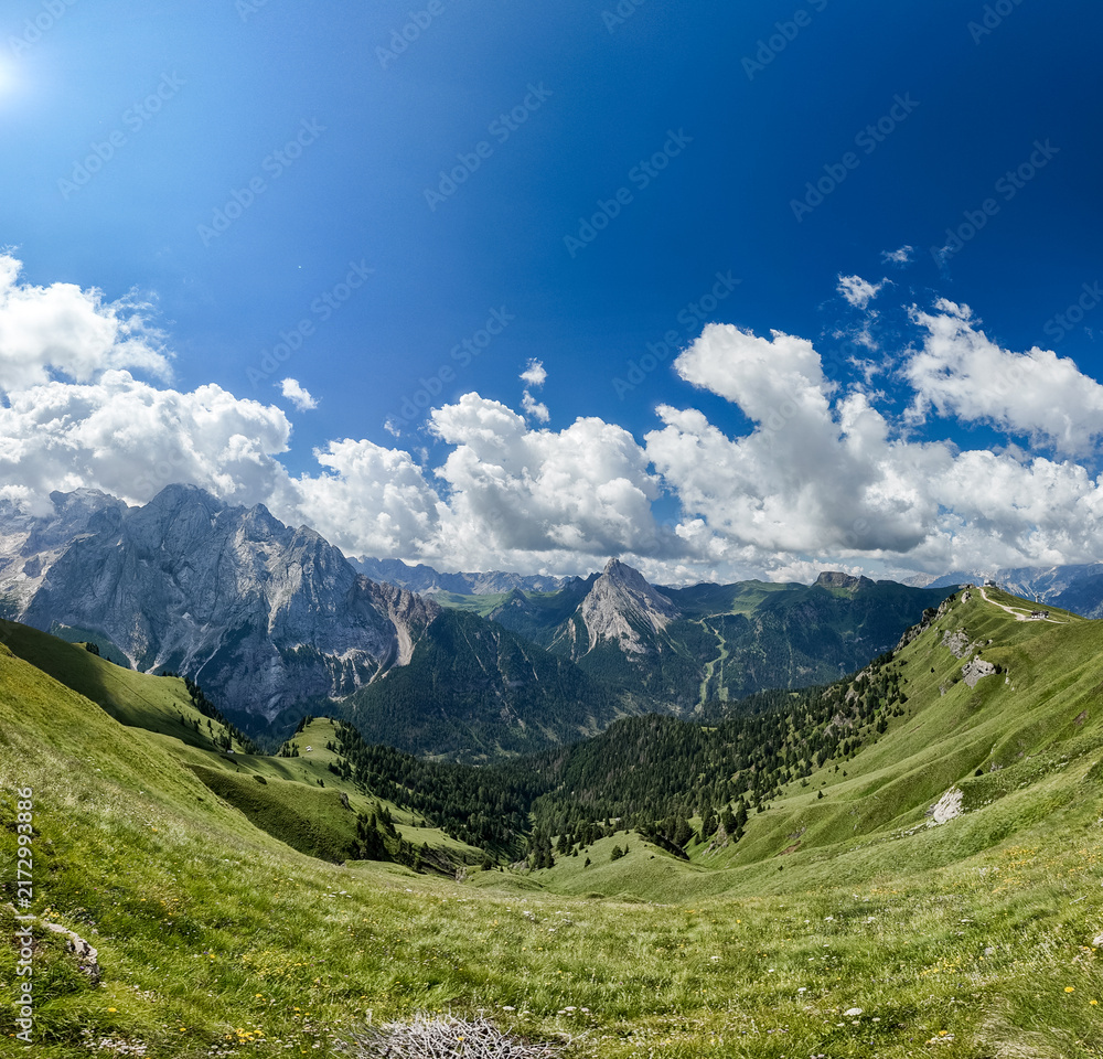 Obraz premium Hiking on Col de Rossi - Dolomites - Italy